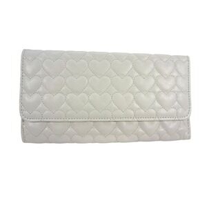 NWT‎ Modo Bella White Quilted Heart Long Wallet Clutch Purse Snap Closure